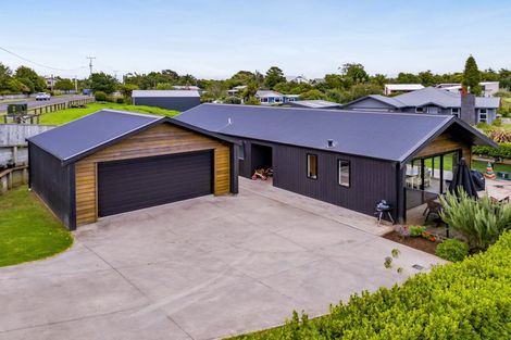 Photo of property in 14 Takiroa Street, Urenui, 4375
