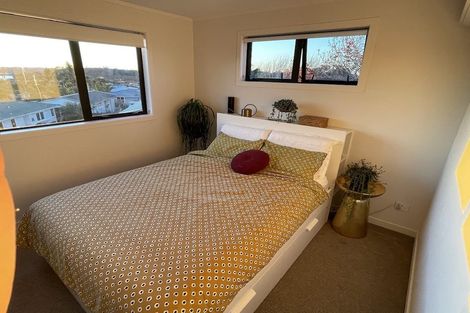 Photo of property in 2f Tramway Road, Beach Haven, Auckland, 0626