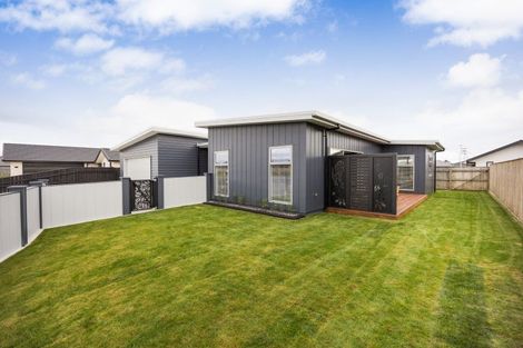Photo of property in 14 Kanzan Grove, Maewa, Feilding, 4702