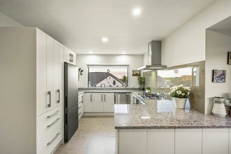 Photo of property in 1/20 Tui Glen Road, Birkenhead, Auckland, 0626