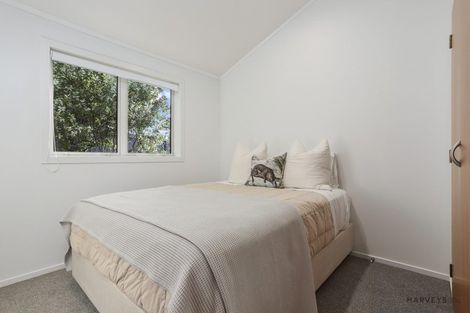 Photo of property in 32 Chamari Close, Titirangi, Auckland, 0604