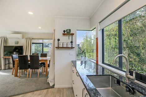 Photo of property in 8a Busby Place, Havelock North, 4130