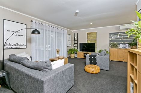 Photo of property in 20 Pavola Grove, Glenfield, Auckland, 0629