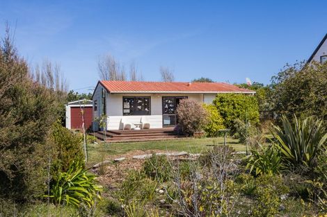 Photo of property in 8 Cousins Avenue East, Foxton Beach, Foxton, 4815