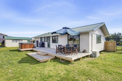 Photo of property in 16b Karaka Street, Otaki Beach, Otaki, 5512