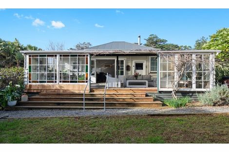 Photo of property in 404 Awhitu Central Road, Awhitu, Waiuku, 2684