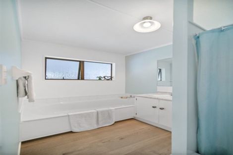 Photo of property in 2/11 Cairngorm Place, Highland Park, Auckland, 2010