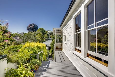 Photo of property in 6 Cameron Road, Bluff Hill, Napier, 4110