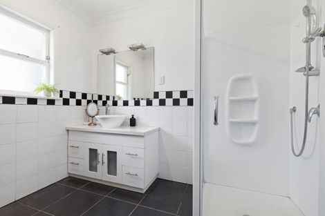 Photo of property in 41 Kitchener Road, Waiuku, 2123