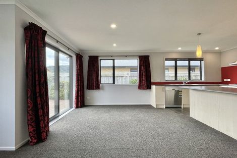 Photo of property in 3a Oxford Crescent, Ebdentown, Upper Hutt, 5018