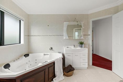 Photo of property in 6 Anderson Way, Highlands Park, New Plymouth, 4312