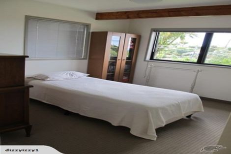 Photo of property in 2/901 East Coast Road, Northcross, Auckland, 0632