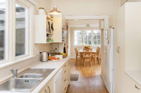 Photo of property in 100 Stout Street, Whataupoko, Gisborne, 4010