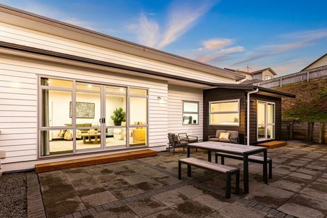Photo of property in 38 Tongariro Drive, Aotea, Porirua, 5024