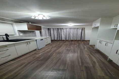 Photo of property in 34 Chislehurst Street, Henderson, Auckland, 0612