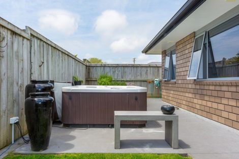 Photo of property in 11 Settlers Close, Whalers Gate, New Plymouth, 4310