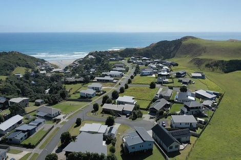 Photo of property in 2 Pipi Place, Baylys Beach, 0377