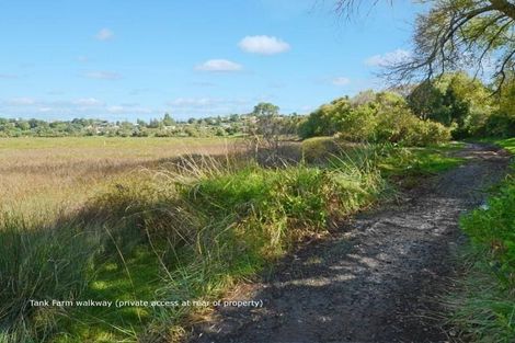 Photo of property in 2/20 Saint Peters Street, Northcote, Auckland, 0627