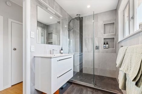 Photo of property in 2/71 Saddleback Rise, Murrays Bay, Auckland, 0630