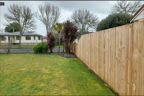 Photo of property in 98 Oakfield Crescent, Pukete, Hamilton, 3200