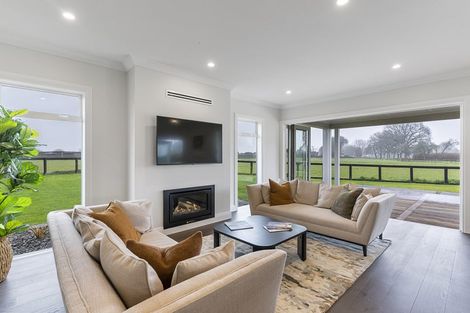 Photo of property in 4 Sunline Drive, Leamington, Cambridge, 3432