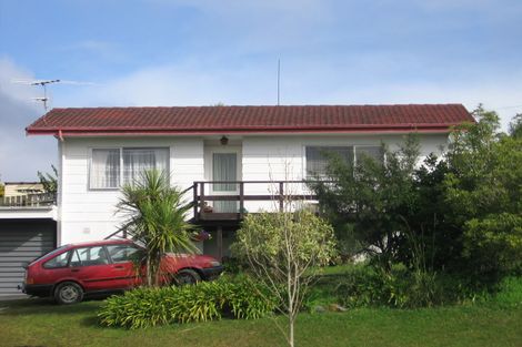 Photo of property in 2/321 Triangle Road, Massey, Auckland, 0614