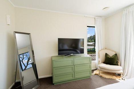 Photo of property in 33 Woodford Avenue, Henderson, Auckland, 0610