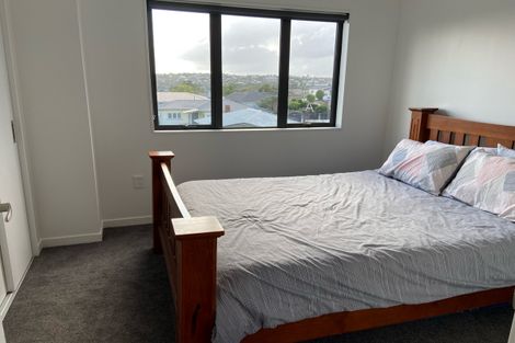 Photo of property in 2/3 Abbotleigh Avenue, Te Atatu Peninsula, Auckland, 0610