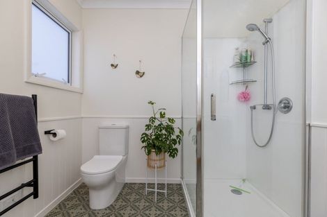 Photo of property in 11 Tiromoana Road, Raumati South, Paraparaumu, 5032