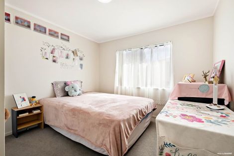 Photo of property in 2/8 Locket Road, Glenfield, Auckland, 0629