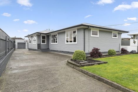 Photo of property in 41 Karaka Crescent, Levin, 5510