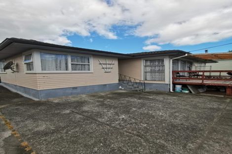 Photo of property in 80 View Road, Henderson, Auckland, 0612