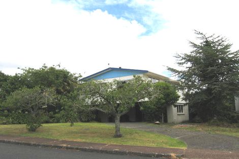 Photo of property in 16 Catalina Crescent, Forrest Hill, Auckland, 0620