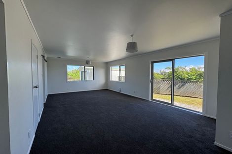 Photo of property in 8 Chetwode Grove, Newlands, Wellington, 6037
