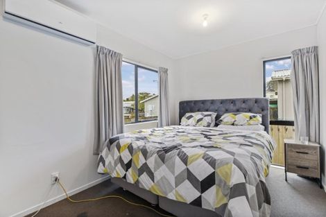 Photo of property in 2/140 Shifnal Drive, Randwick Park, Auckland, 2105