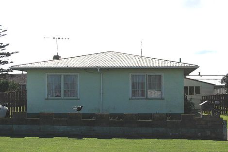 Photo of property in 46 Hood Street, Castlecliff, Whanganui, 4501