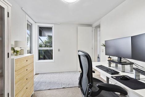 Photo of property in 121 Nevay Road, Miramar, Wellington, 6022