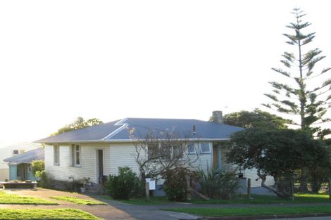 Photo of property in 2 Northumberland Street, Cannons Creek, Porirua, 5024