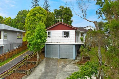 Photo of property in 11 Temuri Place, Glendene, Auckland, 0602