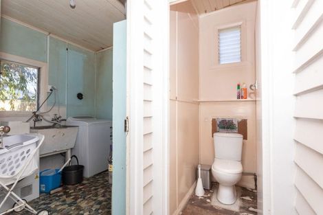 Photo of property in 24 Chamberlain Street, Dannevirke, 4930