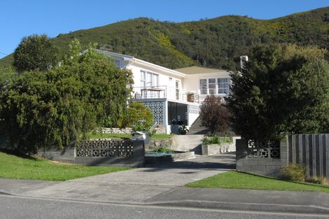 Photo of property in 26 Canterbury Street, Picton, 7220