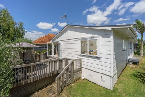 Photo of property in 40 Verran Road, Birkdale, Auckland, 0626