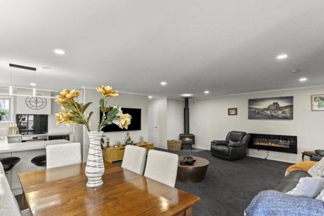 Photo of property in 118 Milton Terrace, Picton, 7220