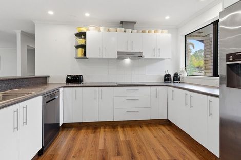 Photo of property in 17 Terry Smyth Drive, Kumeu, 0892