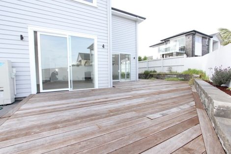 Photo of property in 16 Milano Boulevard, Karaka, Papakura, 2113