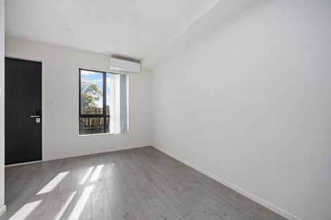 Photo of property in 2/3226 Great North Road, New Lynn, Auckland, 0600