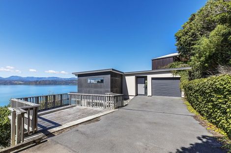 Photo of property in 67 Pretoria Road, Karaka Bays, Wellington, 6022