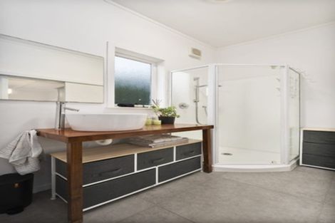 Photo of property in 13 Elcoat Avenue, Henderson, Auckland, 0612