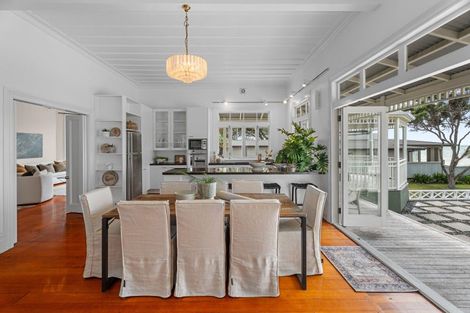 Photo of property in 36 Oxford Terrace, Devonport, Auckland, 0624