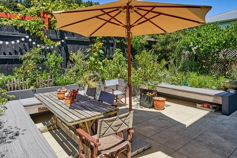 Photo of property in 25 Marine Parade, Eastbourne, Lower Hutt, 5013